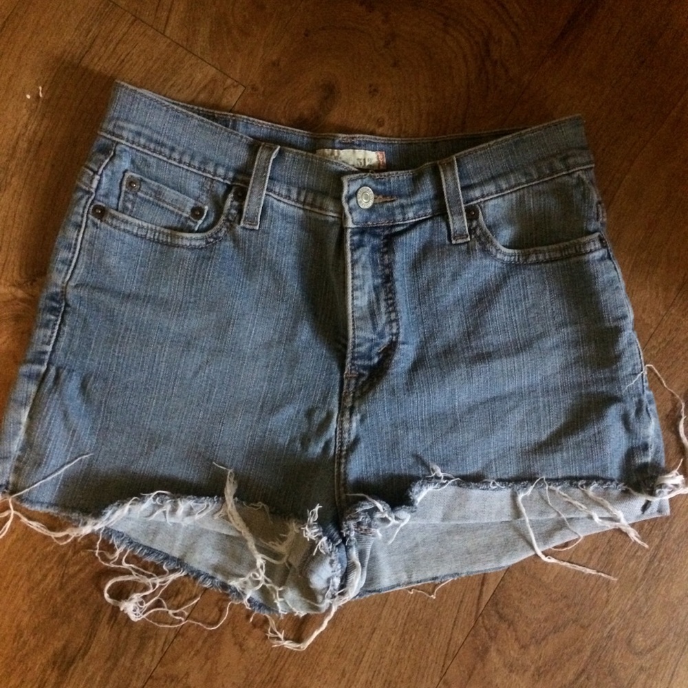 Vintage Levi’s cut off shorts